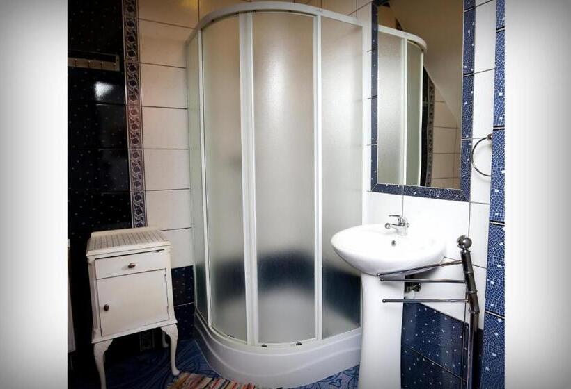 Bed and Breakfast Rezydencja Rowita