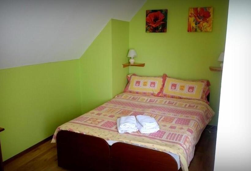 Bed and Breakfast Rezydencja Rowita