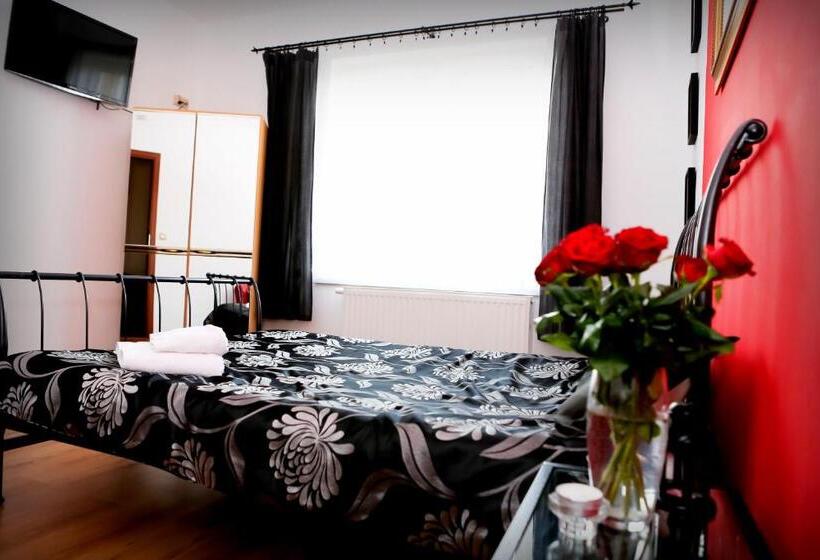 Bed and Breakfast Rezydencja Rowita