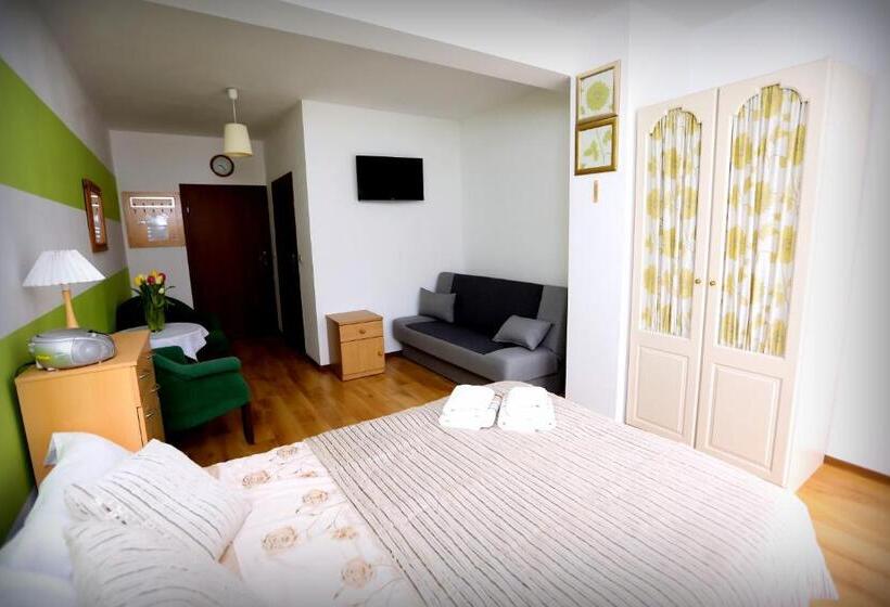 Bed and Breakfast Rezydencja Rowita