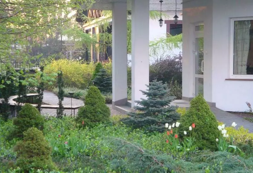 هتل Flora