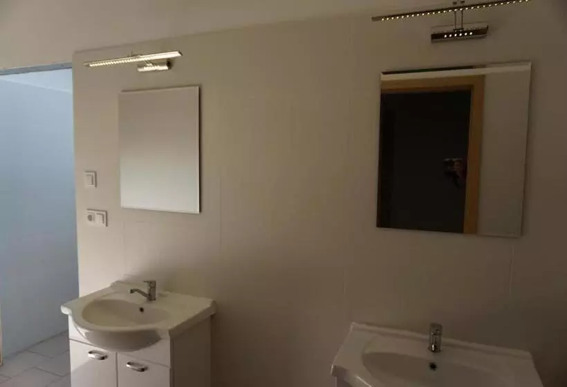 ホテル Kwatery Pracownicze