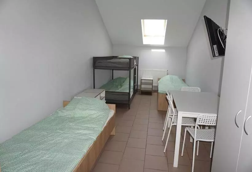 ホテル Kwatery Pracownicze