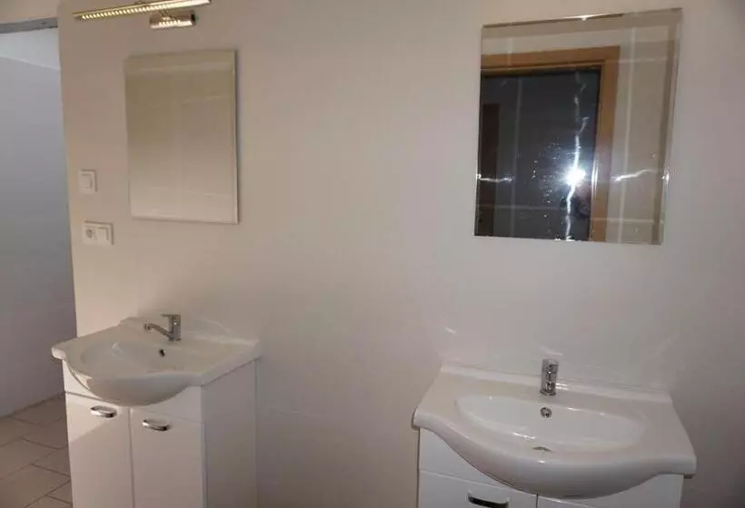 ホテル Kwatery Pracownicze