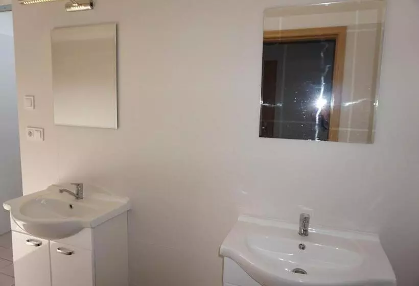 ホテル Kwatery Pracownicze