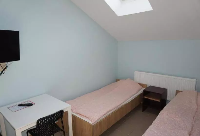 ホテル Kwatery Pracownicze