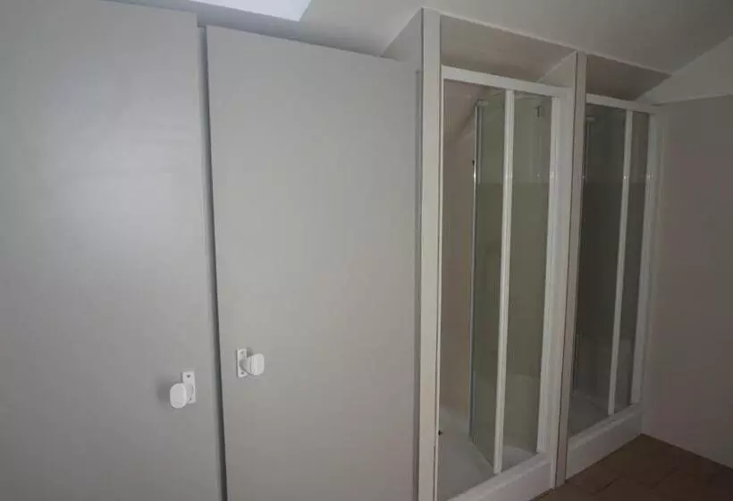 ホテル Kwatery Pracownicze