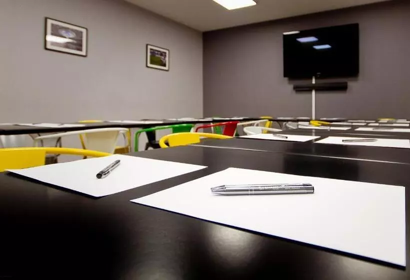 هتل Wiki Sanok Events & Bowling