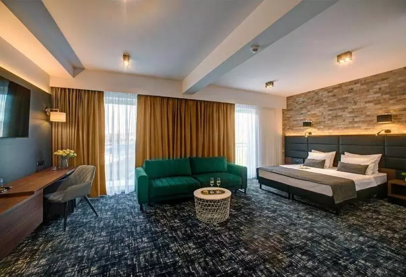 هتل Wiki Sanok Events & Bowling