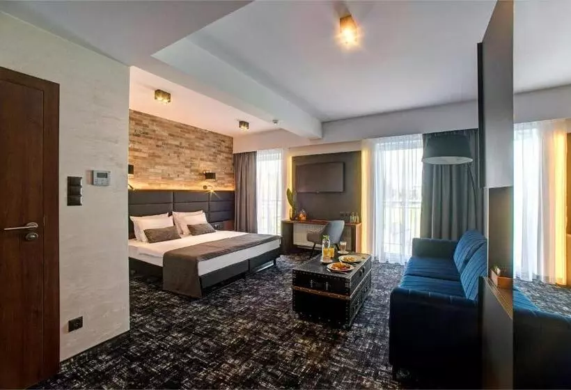 هتل Wiki Sanok Events & Bowling