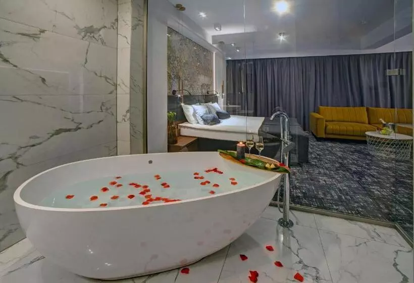 هتل Wiki Sanok Events & Bowling