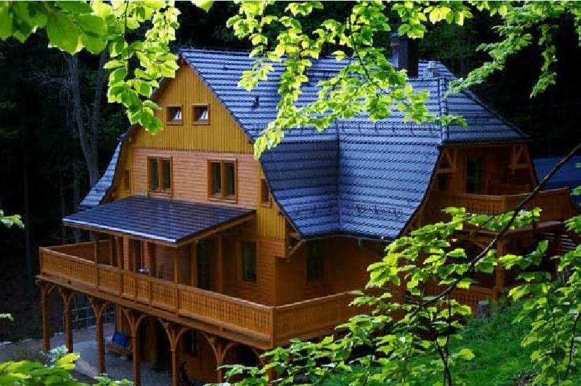 Pensjonat Alpejski Dwór