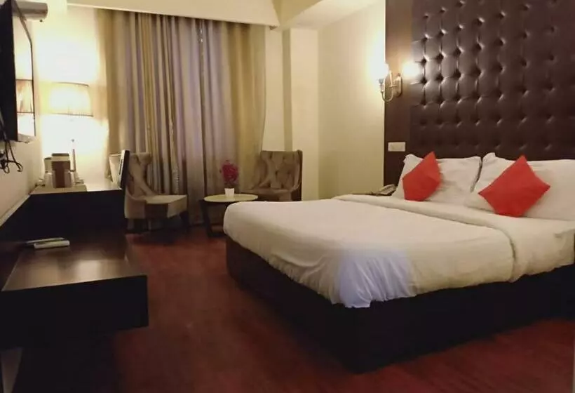 Hotelli Noor Mahal, Moga