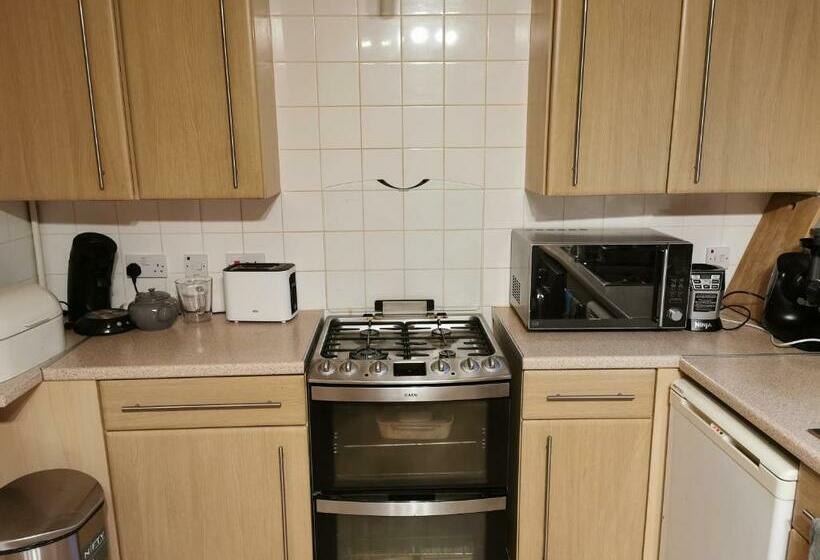 Bed and Breakfast Private Room In Coventry