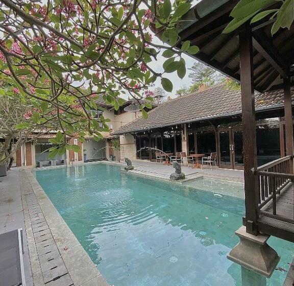 Chrome Hotel & Resort Solo