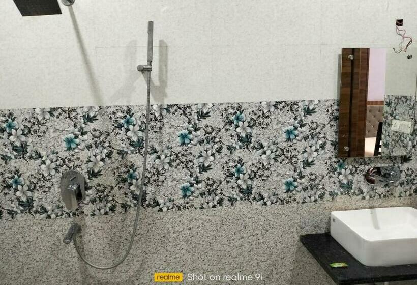 Hotel Gulmohar By Wb Inn