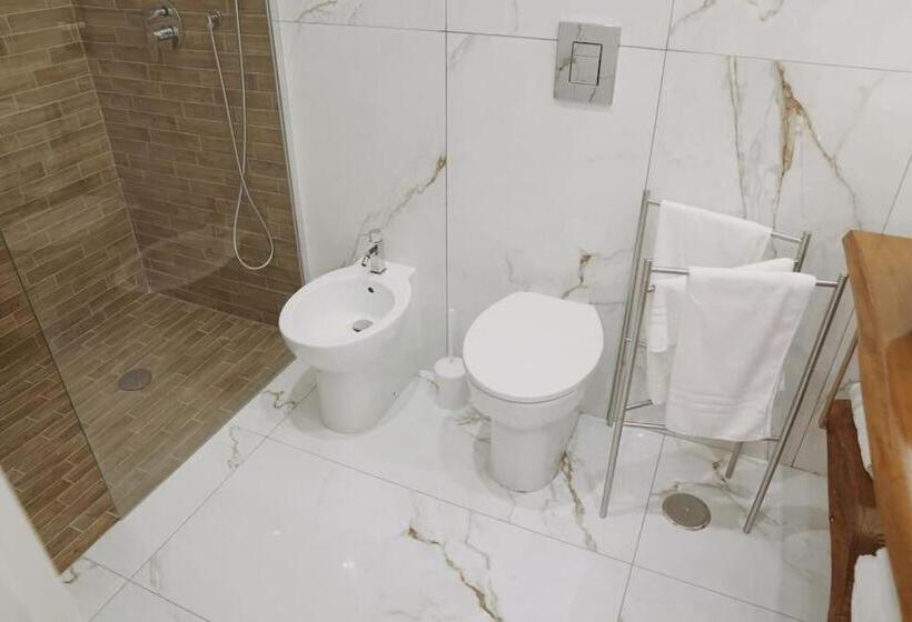 بنسيون Sisina Luxury Room Jacuzzi & Piscina