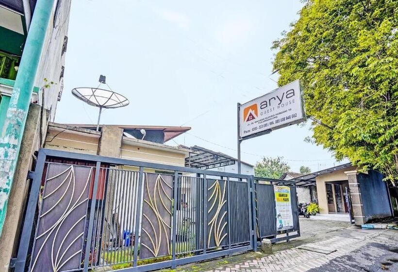 ホテル Oyo 92190 Arya Guest House