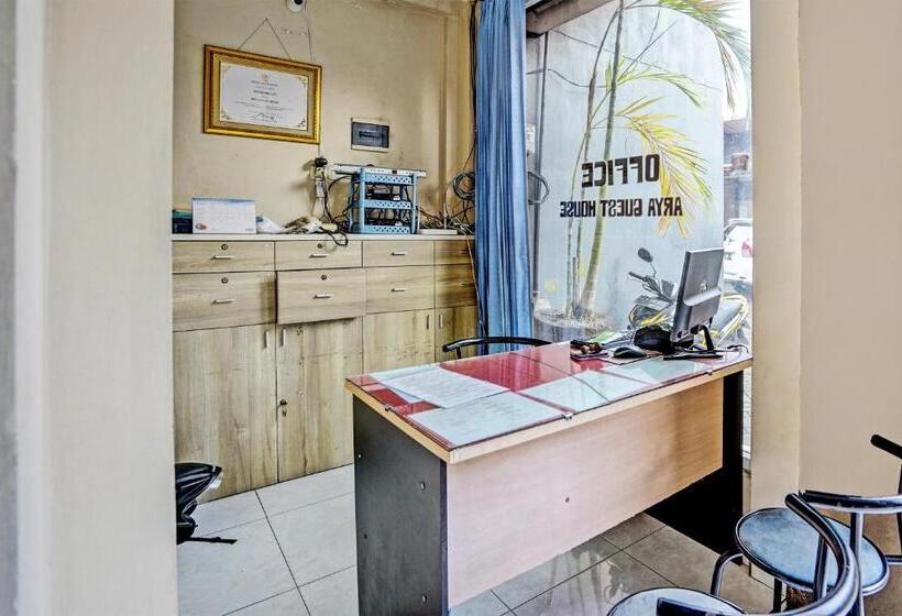 ホテル Oyo 92190 Arya Guest House