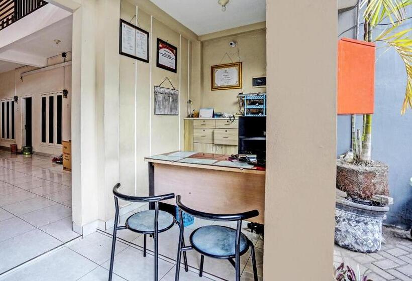 ホテル Oyo 92190 Arya Guest House