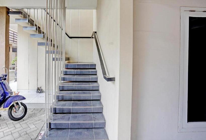 ホテル Oyo 92190 Arya Guest House