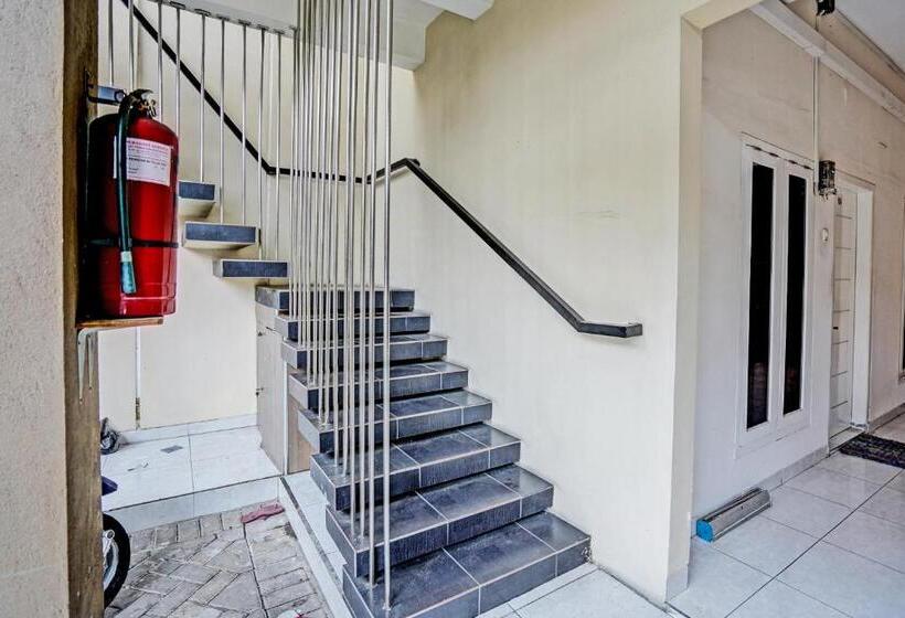 ホテル Oyo 92190 Arya Guest House