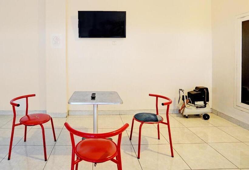 ホテル Oyo 92190 Arya Guest House