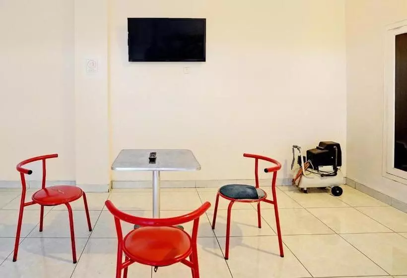 ホテル Oyo 92190 Arya Guest House