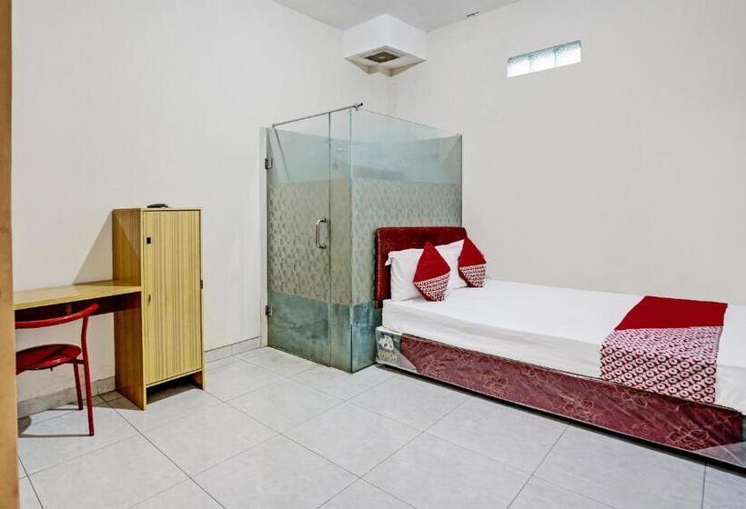 ホテル Oyo 92190 Arya Guest House