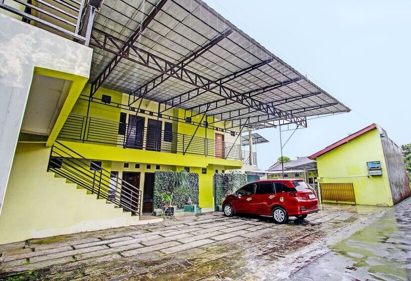 Отель Oyo 92200 Kalegan 1 Guesthouse