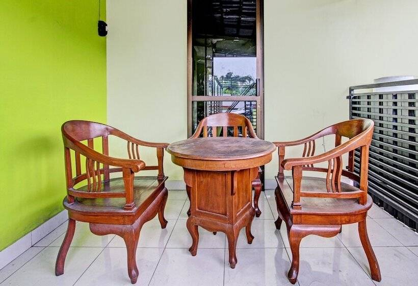 Отель Oyo 92200 Kalegan 1 Guesthouse