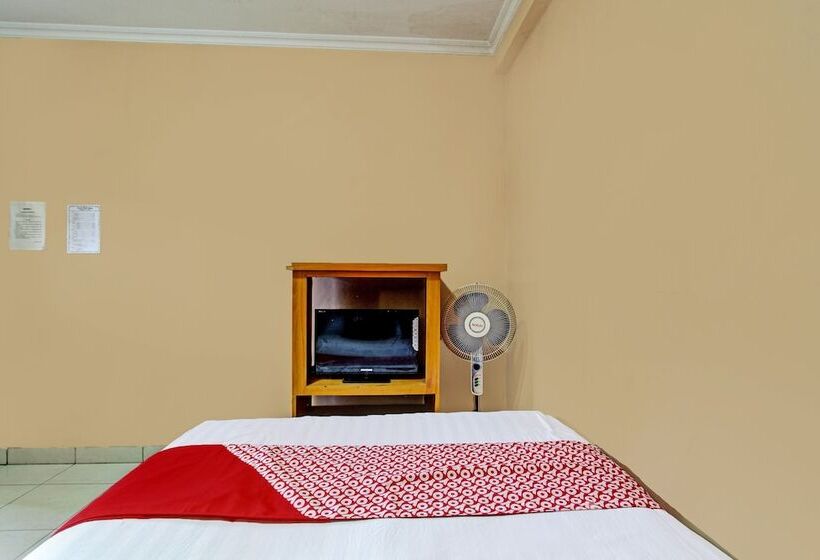 Отель Oyo 92200 Kalegan 1 Guesthouse