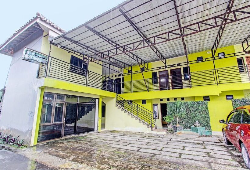 Отель Oyo 92200 Kalegan 1 Guesthouse