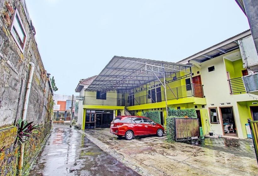 Отель Oyo 92200 Kalegan 1 Guesthouse