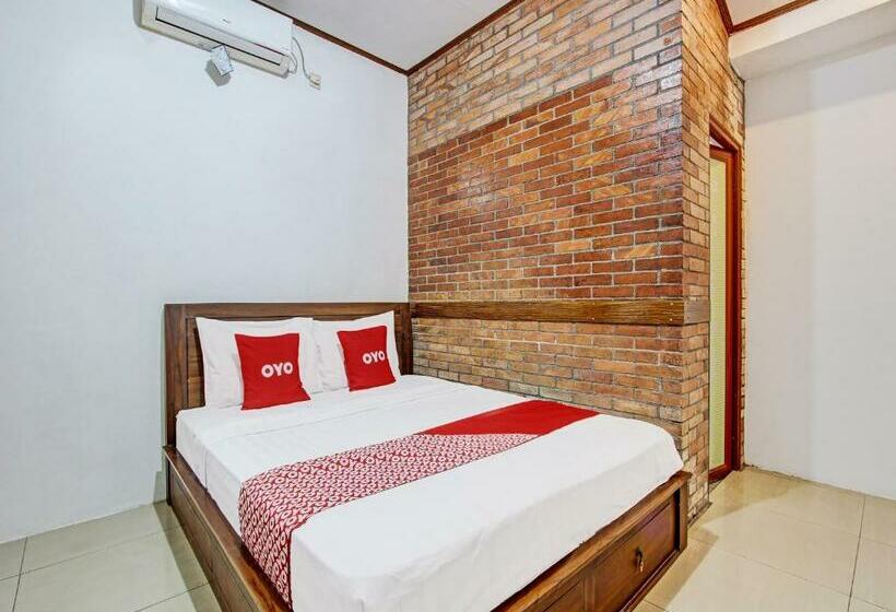 בית מלון כפרי Oyo 92201 Nayo Homestay Syariah