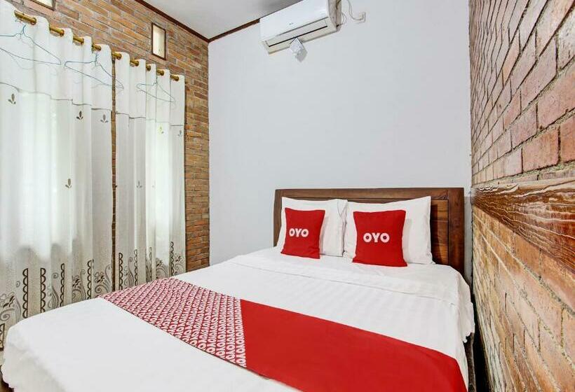 בית מלון כפרי Oyo 92201 Nayo Homestay Syariah