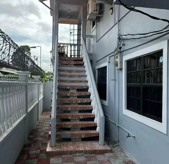 پانسیون Hollywood