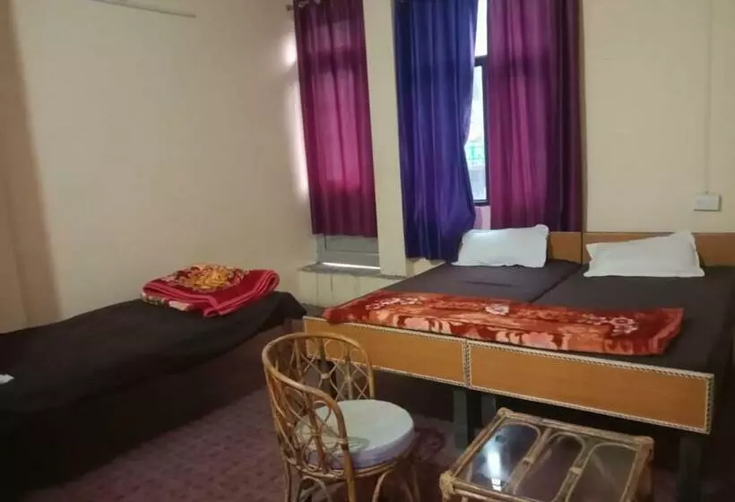 Anna Hostel Tapovan