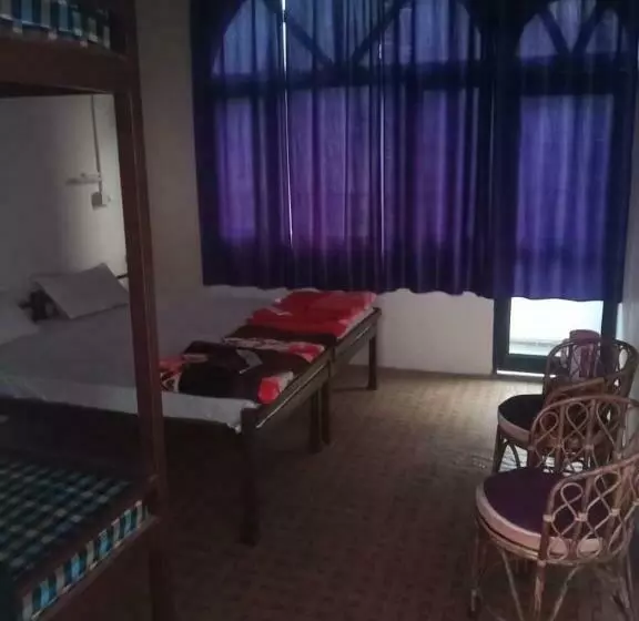 Anna Hostel Tapovan