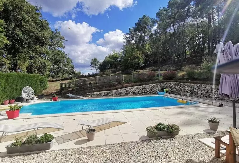 ベッドアンドブレックファースト Domaine Des 3 Cyprès Chez Nath & Pat