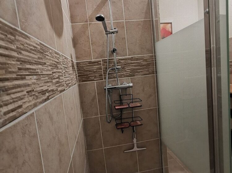 민박 Domaine Des 3 Cyprès Chez Nath & Pat