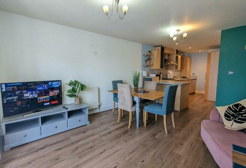 Brindley Apt Free Parking! Next Door To Arena Sea Life!