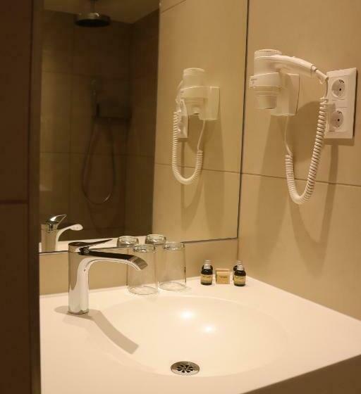 فندق Eleven Business & Sport