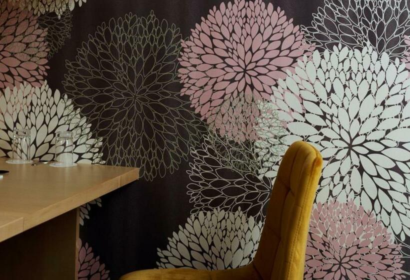 فندق Eleven Business & Sport