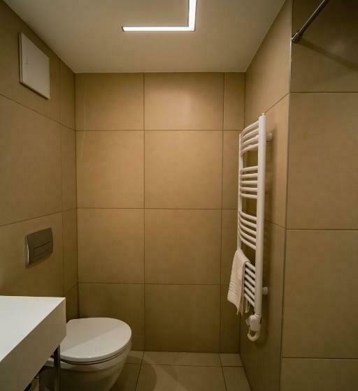 فندق Eleven Business & Sport