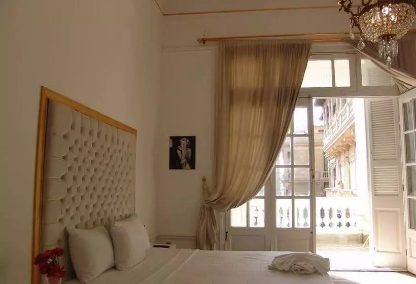 هاستل Palace Court