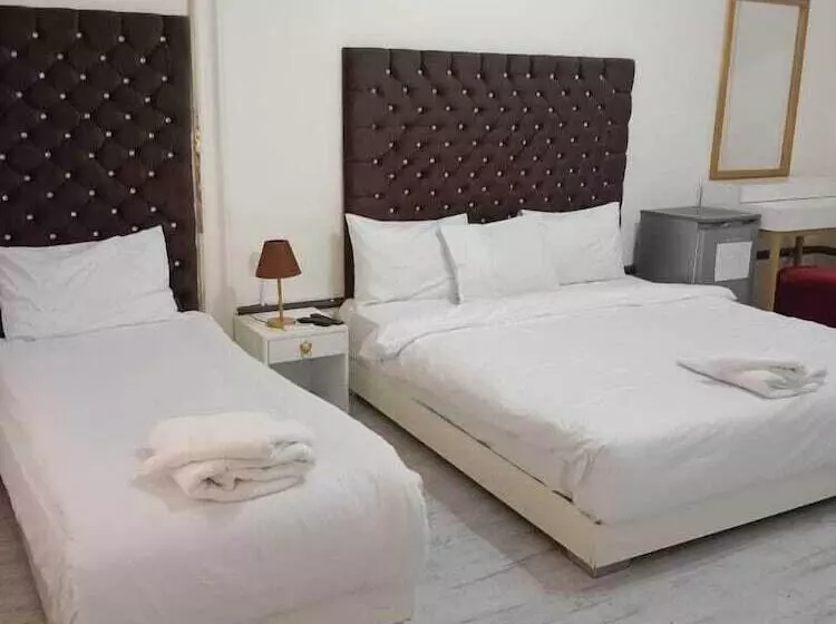 هاستل Palace Court