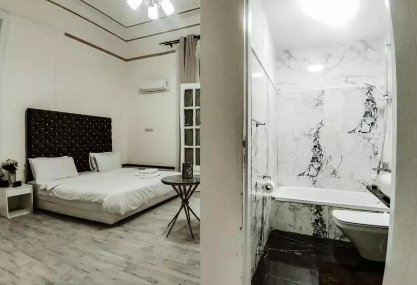 هاستل Palace Court