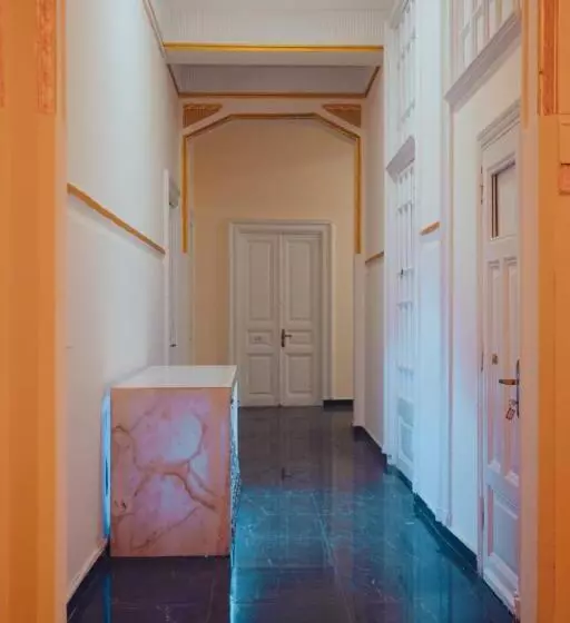 هاستل Palace Court