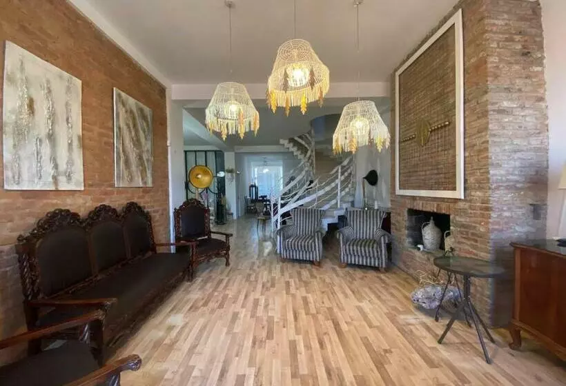 هتل Art Kutaisi